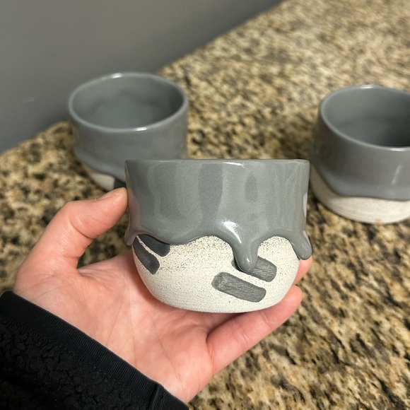 Drippy Pots Bundle of 6 Ceramic Drippy Glazed Cups / Mugs in Powder Blue & Grey - Picture 10 of 14